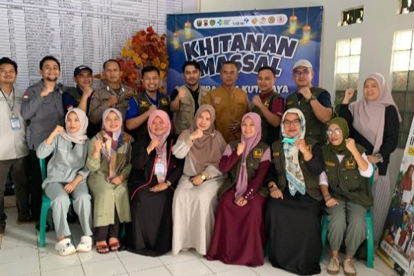 Khitanan Massal Mitra Desa Kutajaya Bakti Sosial untuk Masyarakat
